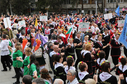 Какво да облечем на „Пролетно хоро“ във Велинград – програма, въпроси и полезни съвети - Roberto Fashion Store