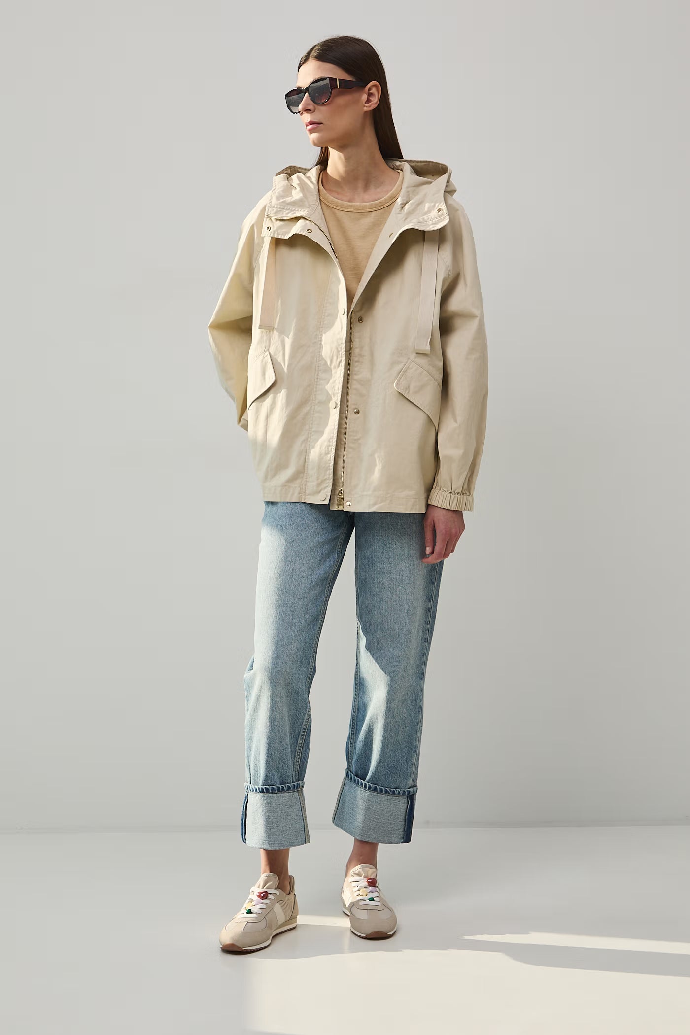 Дамски дънки от тип "Straight Fit" в измит син цвят с маншет