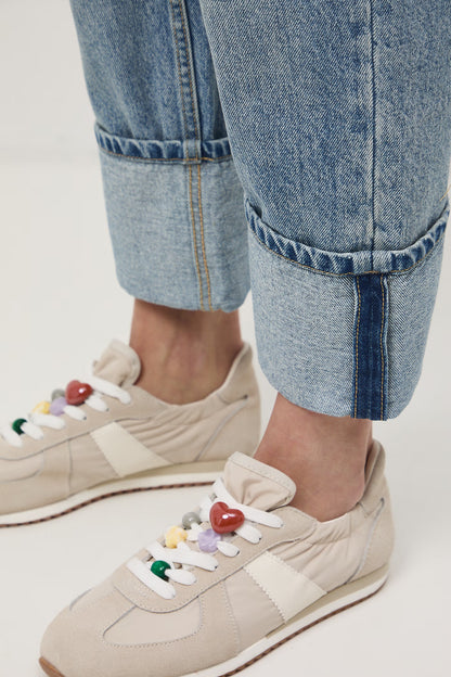 Дамски дънки от тип "Straight Fit" в измит син цвят с маншет