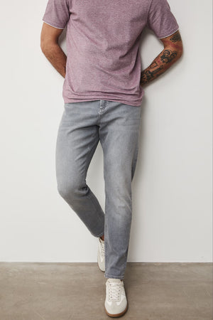 Мъжки дънки с "Tapered" кройка в сив цвят