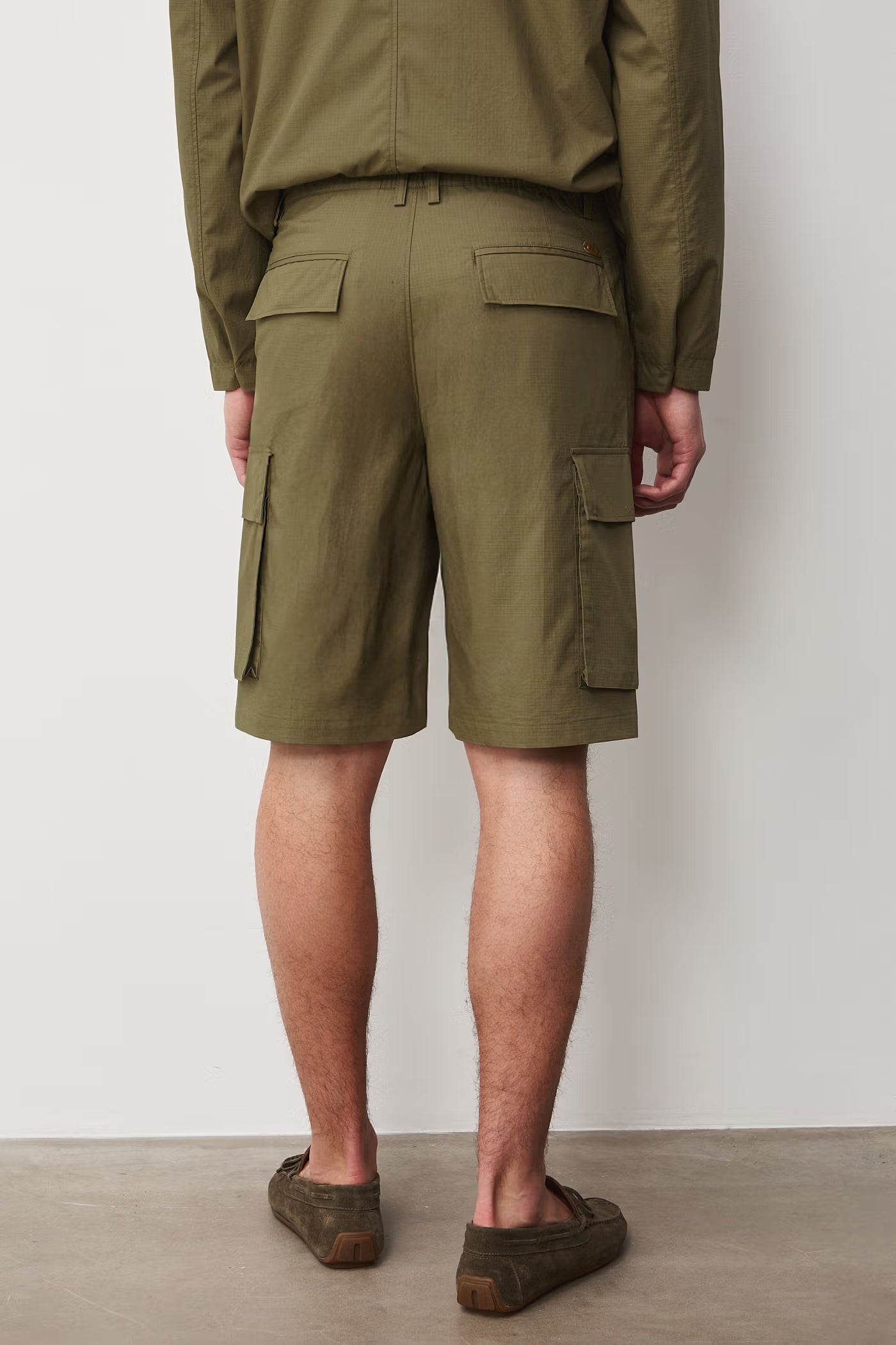 Мъжки карго панталони с джобове" в кхаки цвят