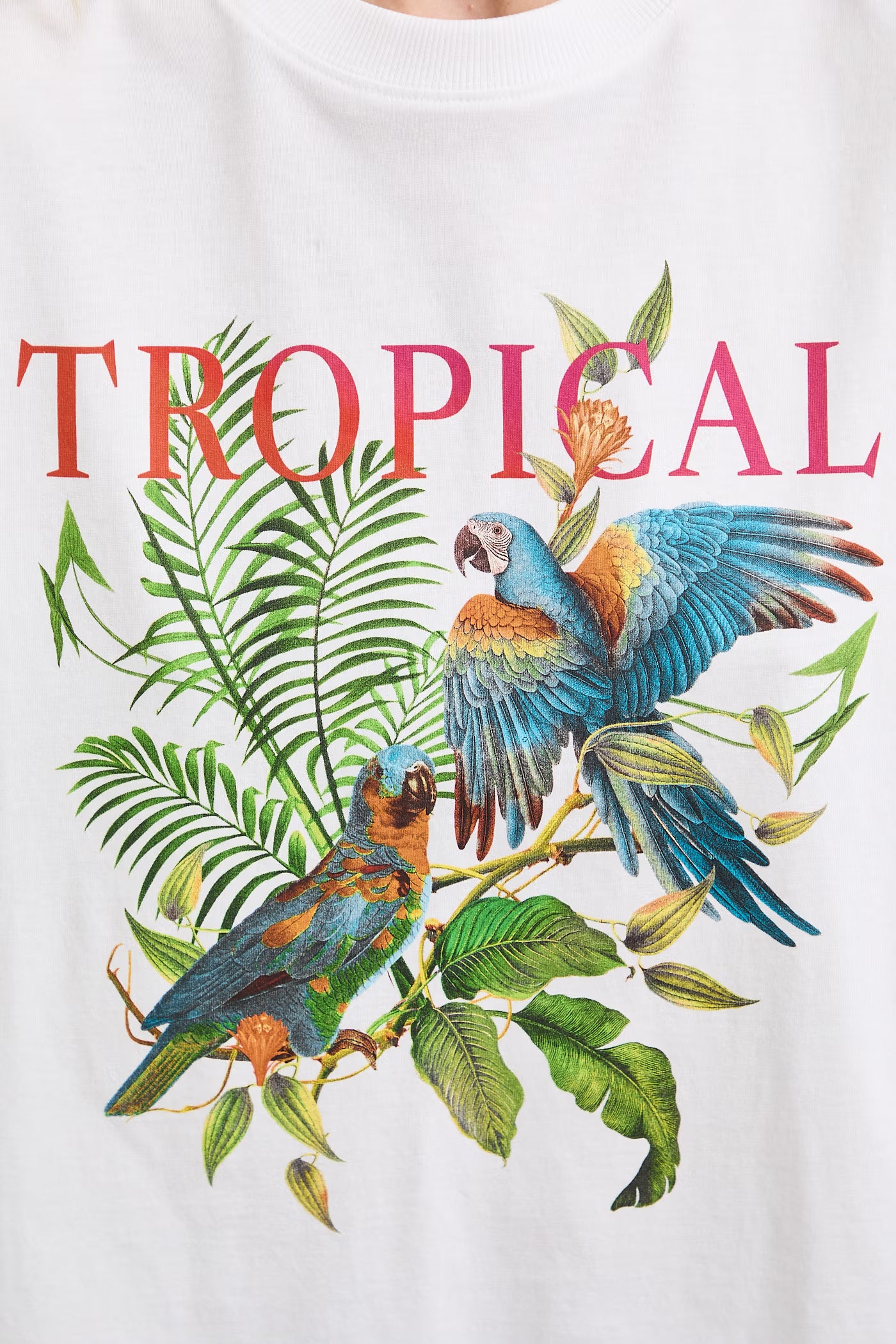 Дамска тениска в бял цвят с принт "Tropical"