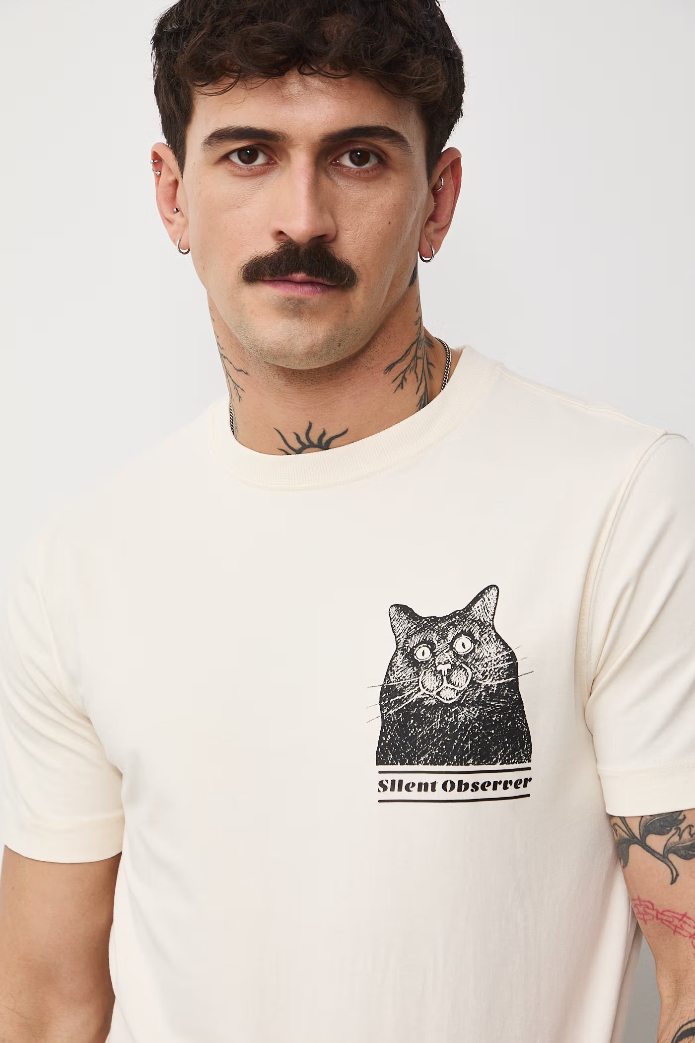 Мъжка тениска с абстрактен арт принтирана котка в бежов цвят