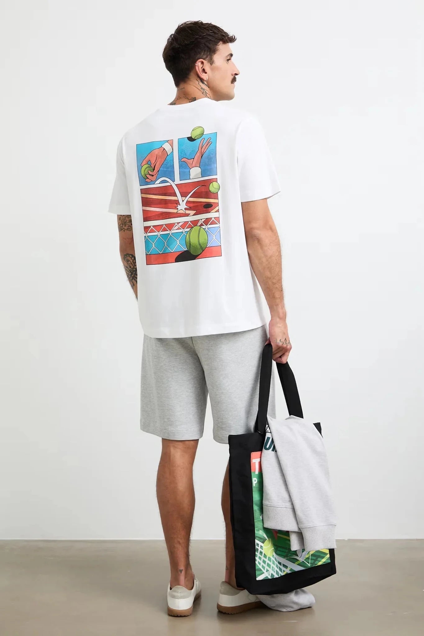 Бяла мъжка тениска от 100% памук с принт на гърба Medicine Roberto Fashion Store T-shirt RW26-TSM120-00X-S S