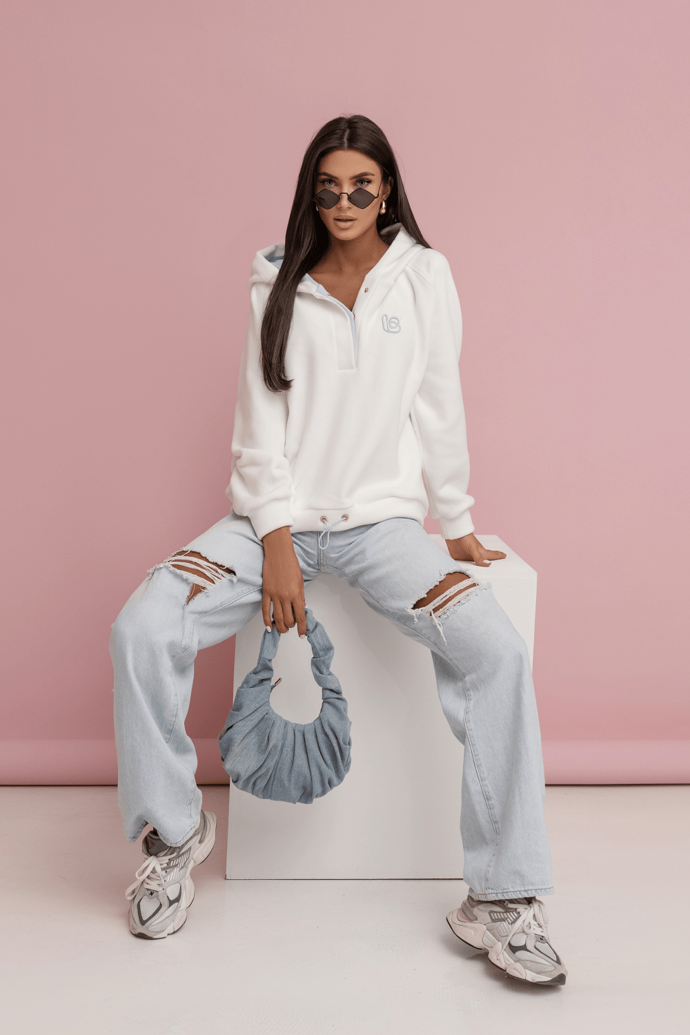 Дамски памучен суитшърт LOOM – Модерен модел в екрю със светлосини акценти LaBalancia Roberto Fashion Store Shirt 5907378519477 UNI