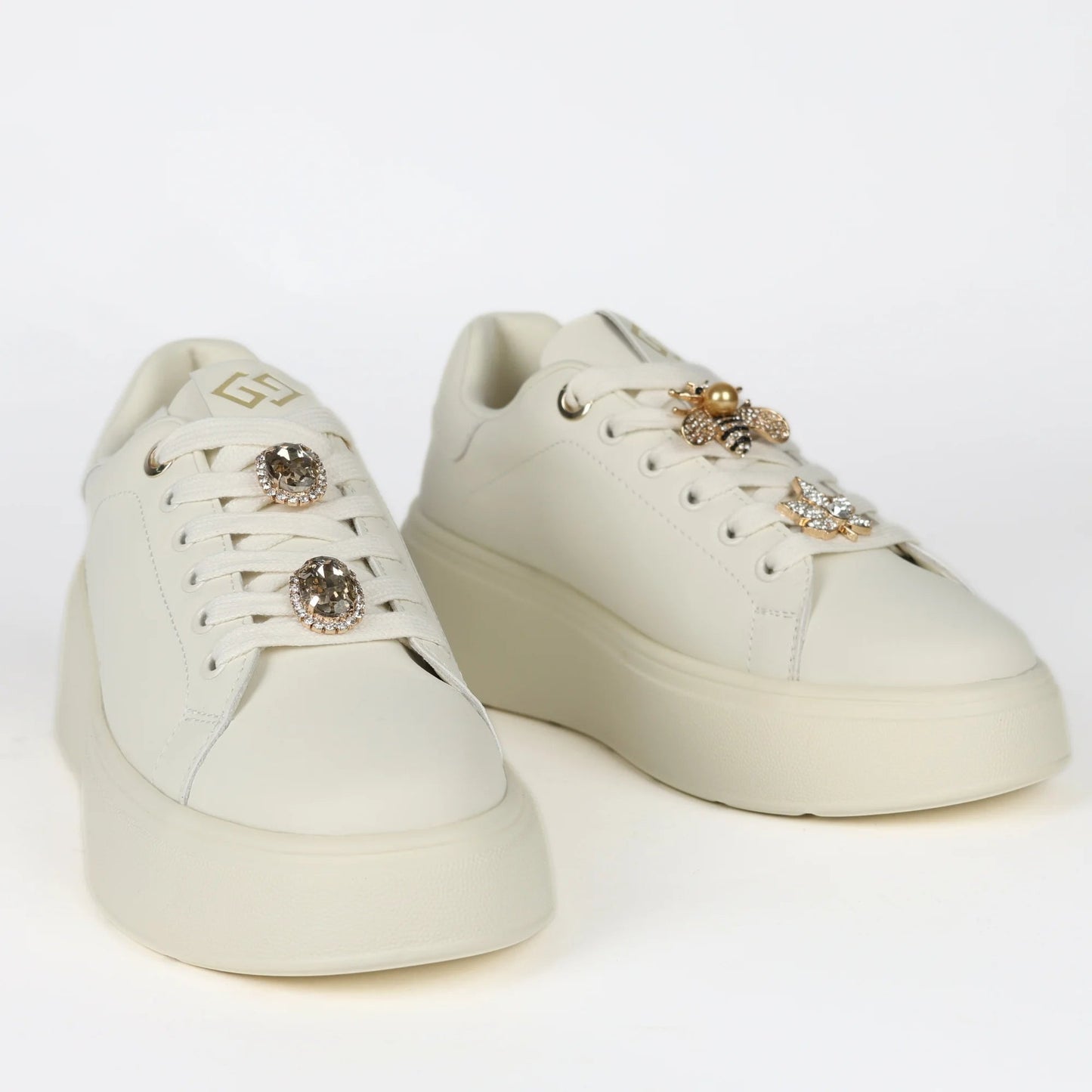 Дамски Сникърси с брошки, Бял Gold 'n Gold Roberto Fashion Store Sneakers GNG1012SNKWHIBRC36 36