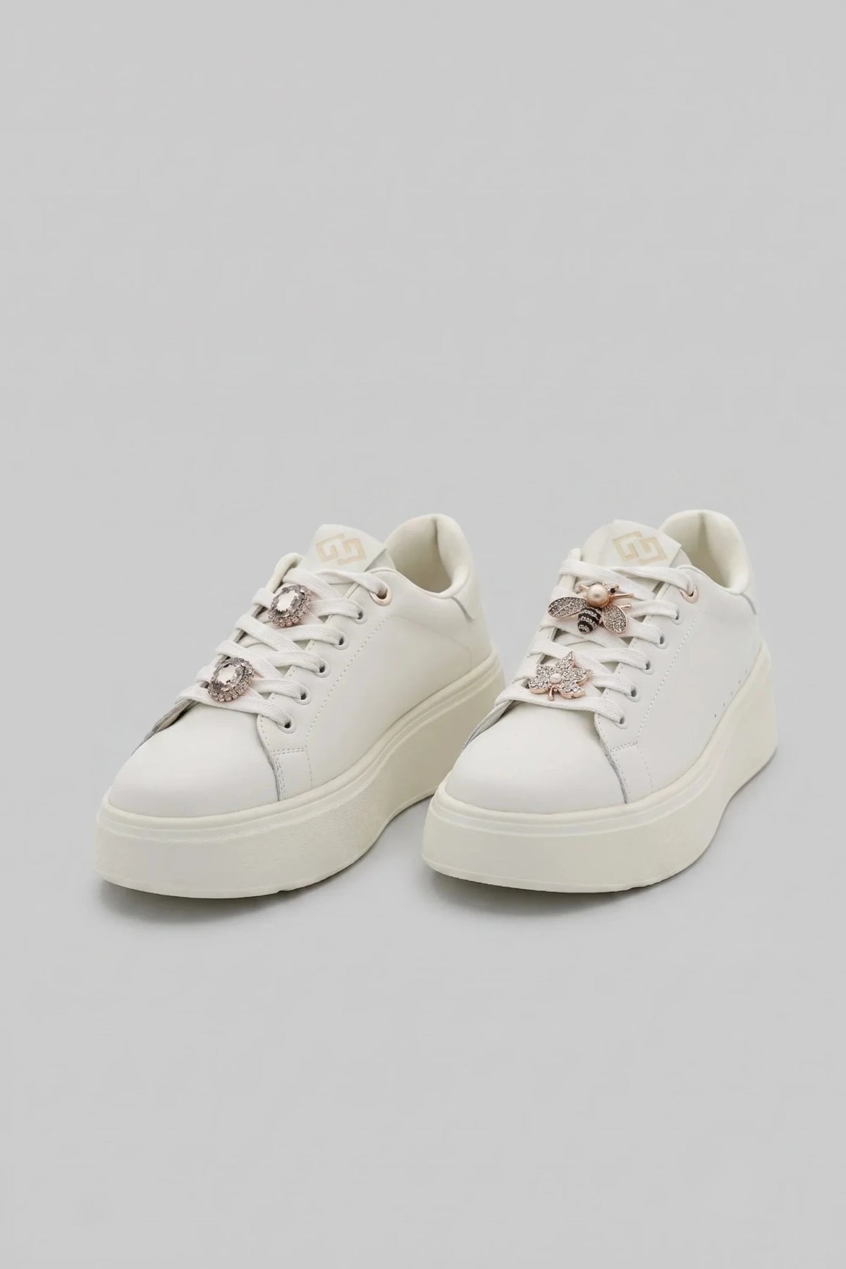 Дамски Сникърси с брошки, Бял Gold&Gold Roberto Fashion Store Sneakers GNG1012SNKWHIBRC36 36