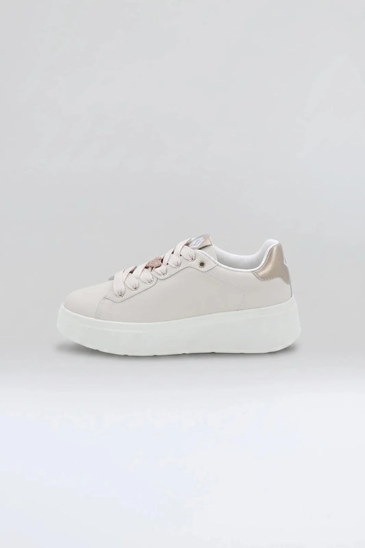 Дамски сникърси в бежово с декоративни блестящи сърца Gold&Gold Roberto Fashion Store Sneakers GNG2603GB1045BEI-36 36