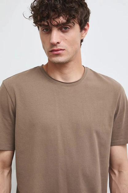 Кафява мъжка базова тениска от памук с еластан Medicine Roberto Fashion Store T-shirt RW26-TSM013-98X-S S