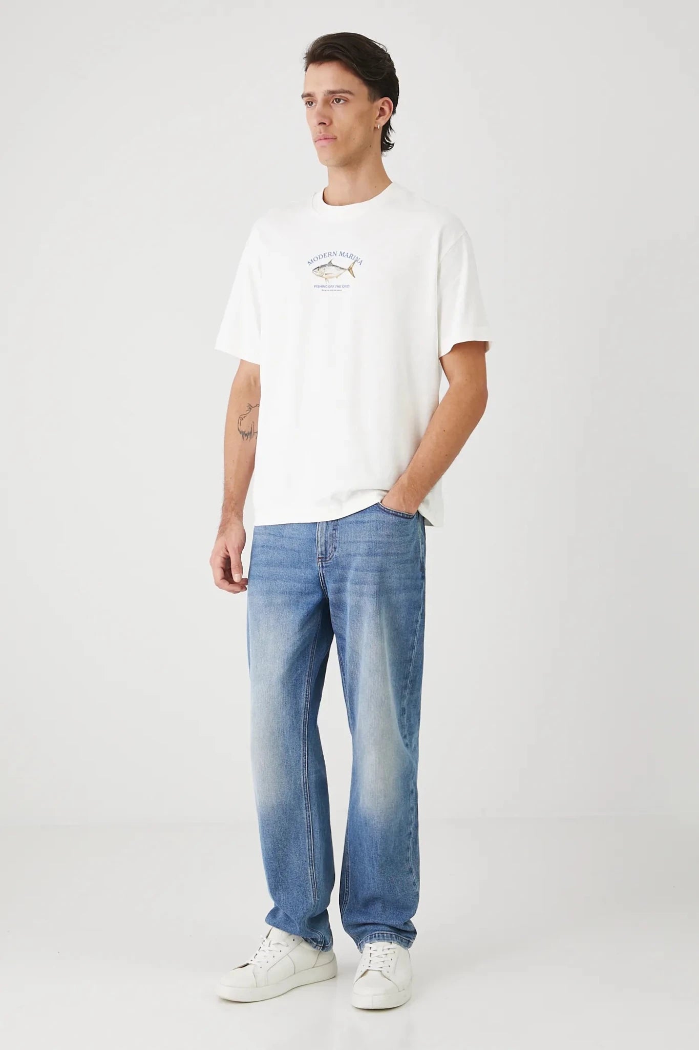 Мъжка тениска с абстрактен арт принт "Shark" в бял цвят Medicine Roberto Fashion Store T-shirt RW25TSM101-01X-S S