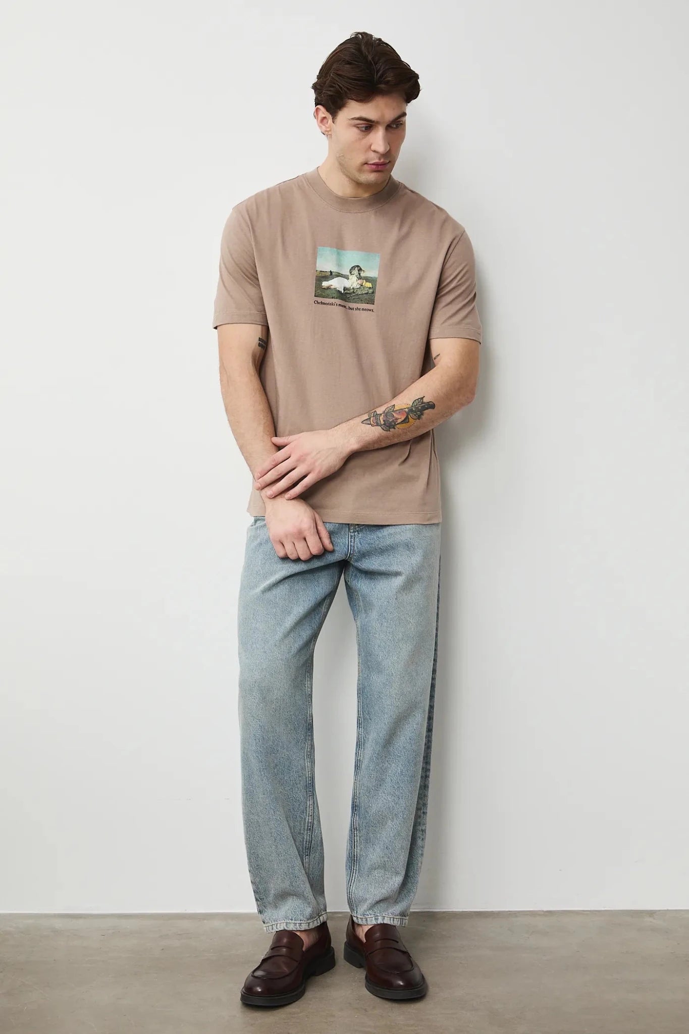 Мъжка тениска с абстрактен арт принт в средата в бежов цвят Medicine Roberto Fashion Store T-shirt RS26TSM353-80X-S S