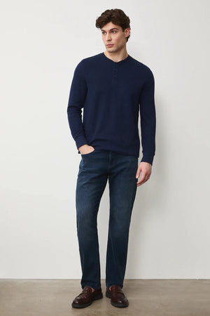 Men's "Straight Fit" jeans in classic dark blue