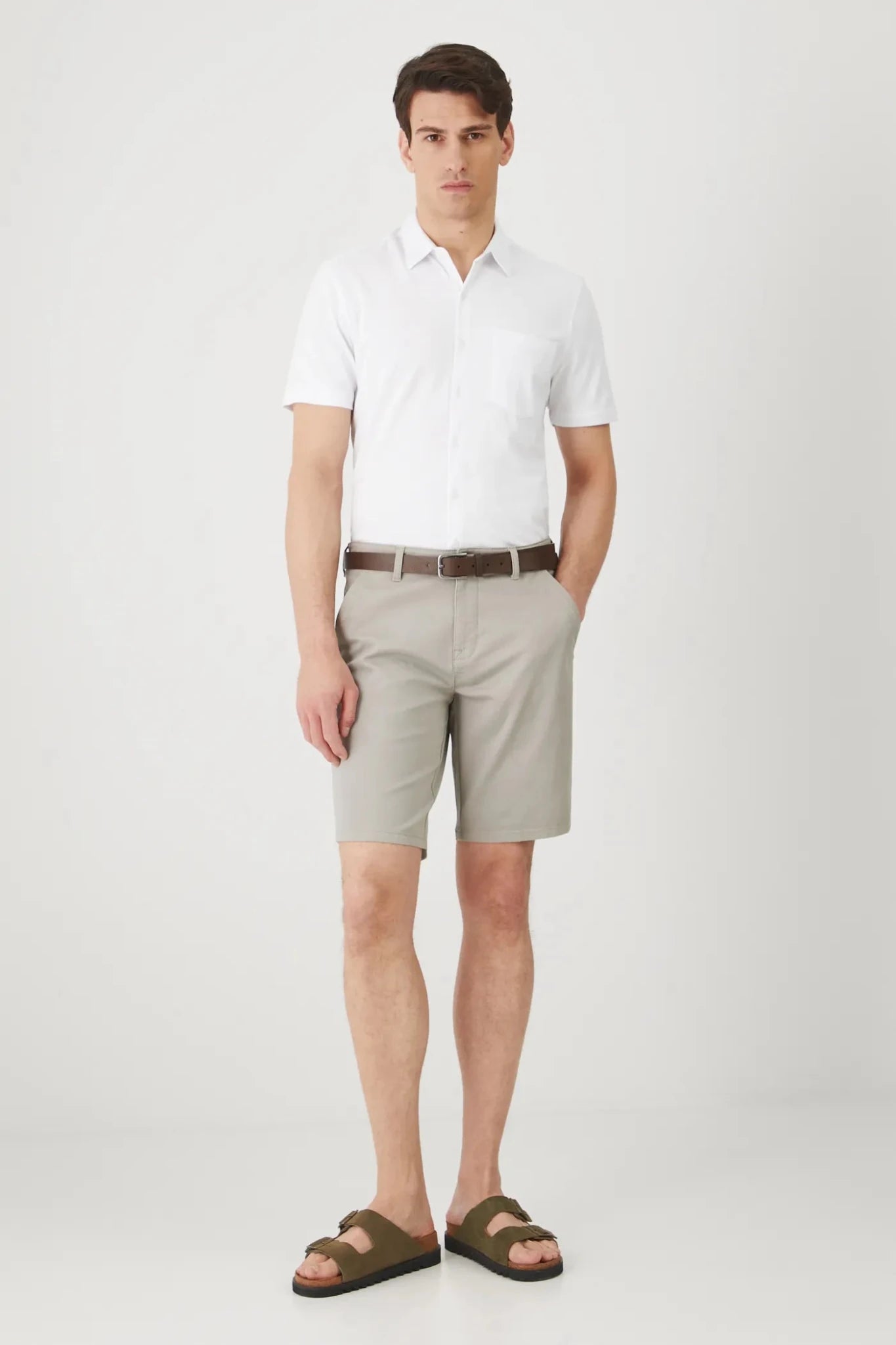 Мъжки къси панталони за всякакви поводи в светло сив цвят Medicine Roberto Fashion Store T-shirt RS25SZM070-09A-S S