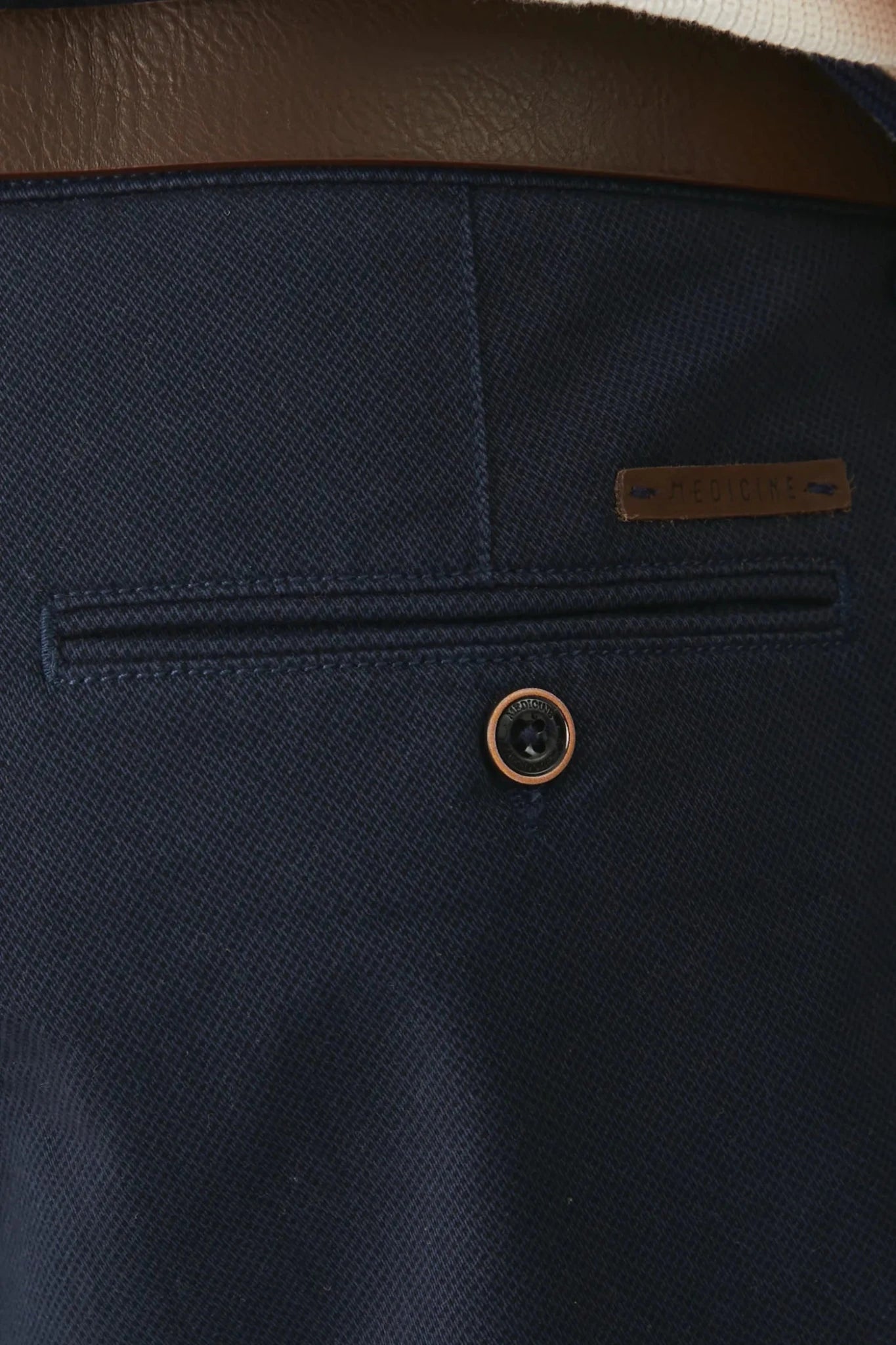 Мъжки къси панталони за всякакви поводи в тъмносин цвят Medicine Roberto Fashion Store Jeans RS25SZM070-59A-S S